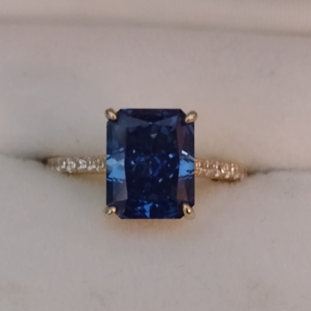 Elegant Blue and Gold Ring - Picture 2 of 5
